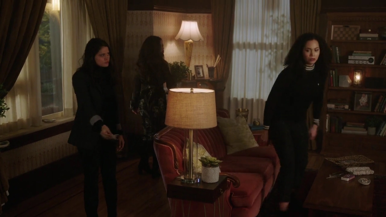 Charmed-Online-dot-nl_Charmed-1x20Ambush01459.jpg