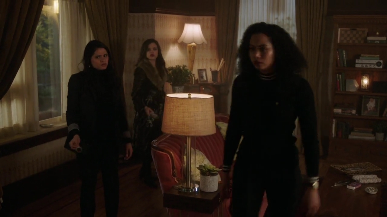 Charmed-Online-dot-nl_Charmed-1x20Ambush01460.jpg Charmed-Online-dot-nl_Charmed-1x20Ambush01460.jpg