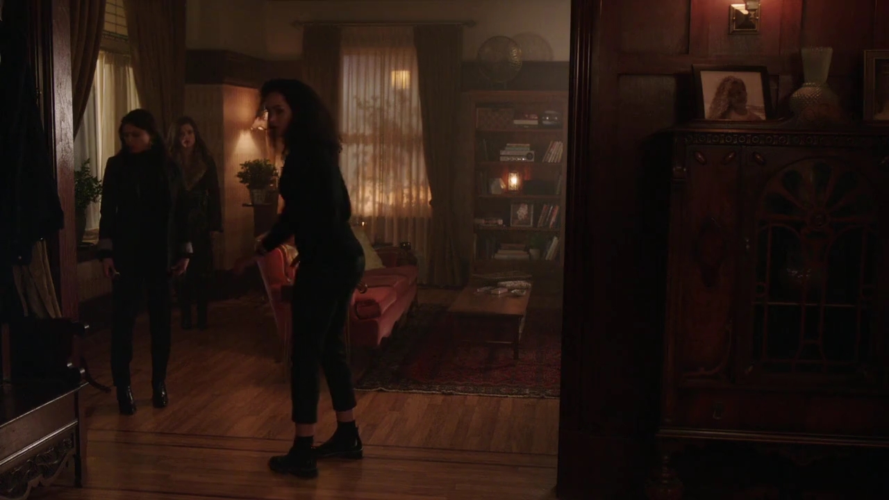 Charmed-Online-dot-nl_Charmed-1x20Ambush01468.jpg