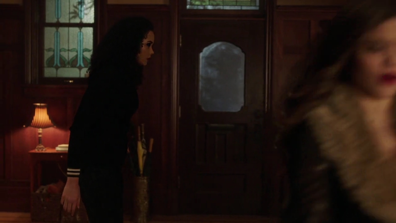 Charmed-Online-dot-nl_Charmed-1x20Ambush01501.jpg