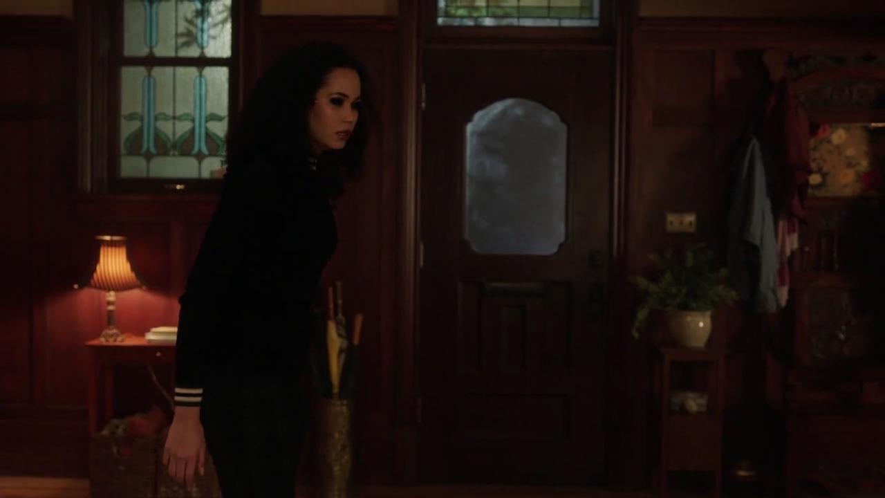 Charmed-Online-dot-nl_Charmed-1x20Ambush01503.jpg