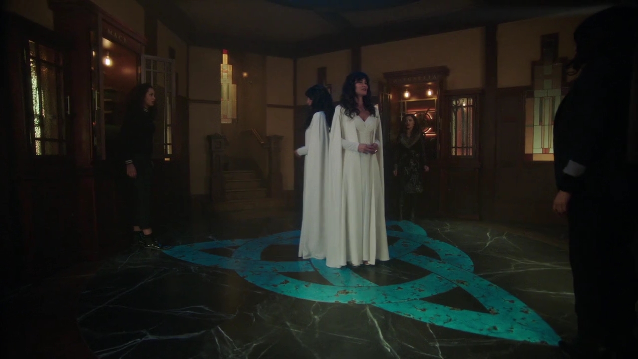 Charmed-Online-dot-nl_Charmed-1x20Ambush01708.jpg