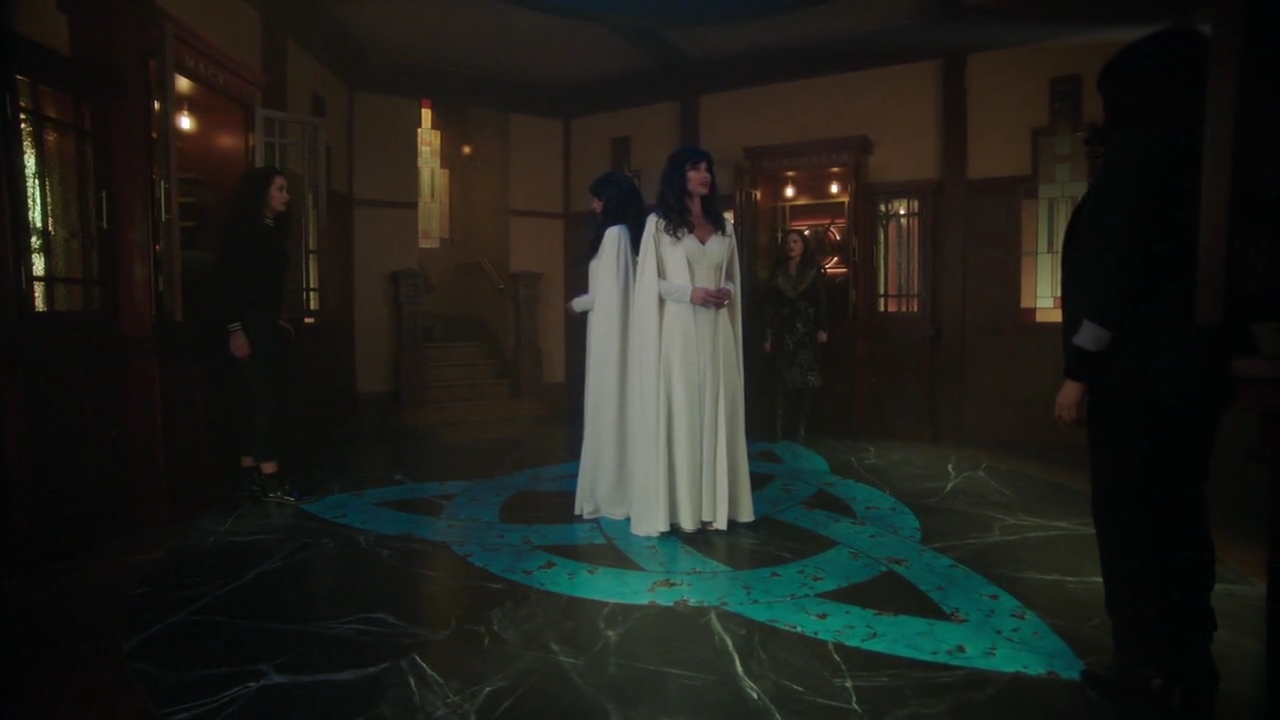 Charmed-Online-dot-nl_Charmed-1x20Ambush01710.jpg
