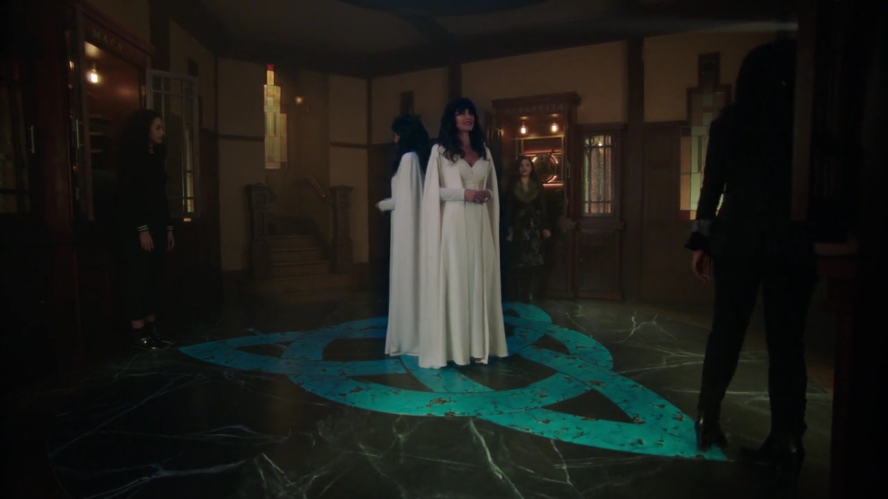 Charmed-Online-dot-nl_Charmed-1x20Ambush01784.jpg