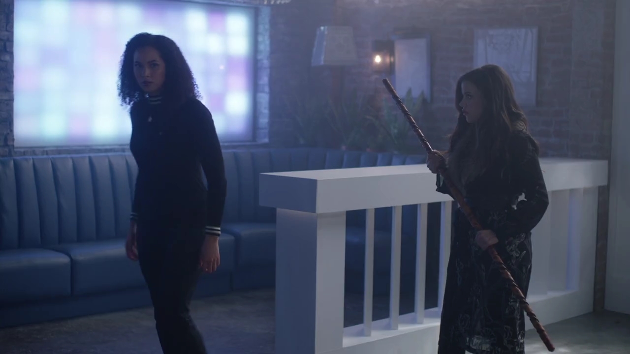 Charmed-Online-dot-nl_Charmed-1x20Ambush01949.jpg