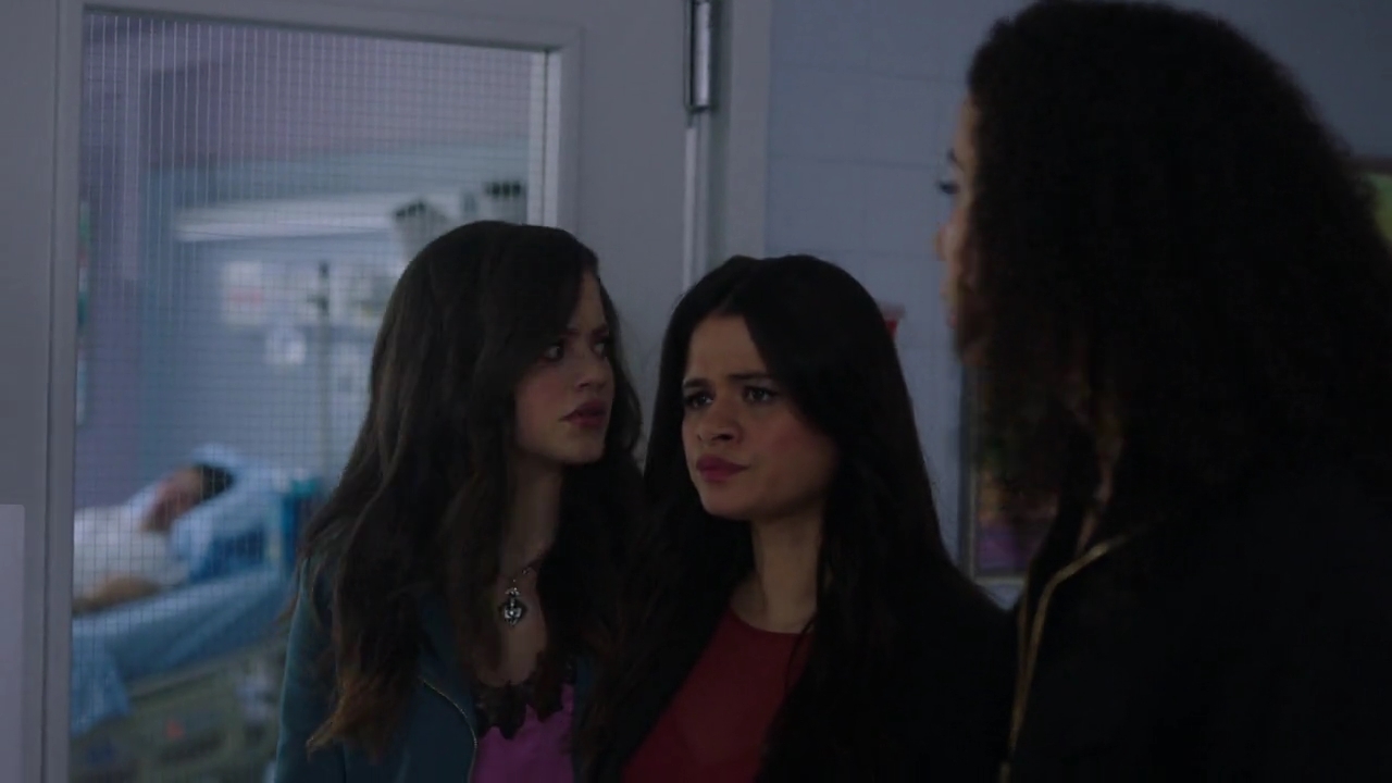 Charmed-Online-dot-nl_Charmed-1x21RedRain00131.jpg