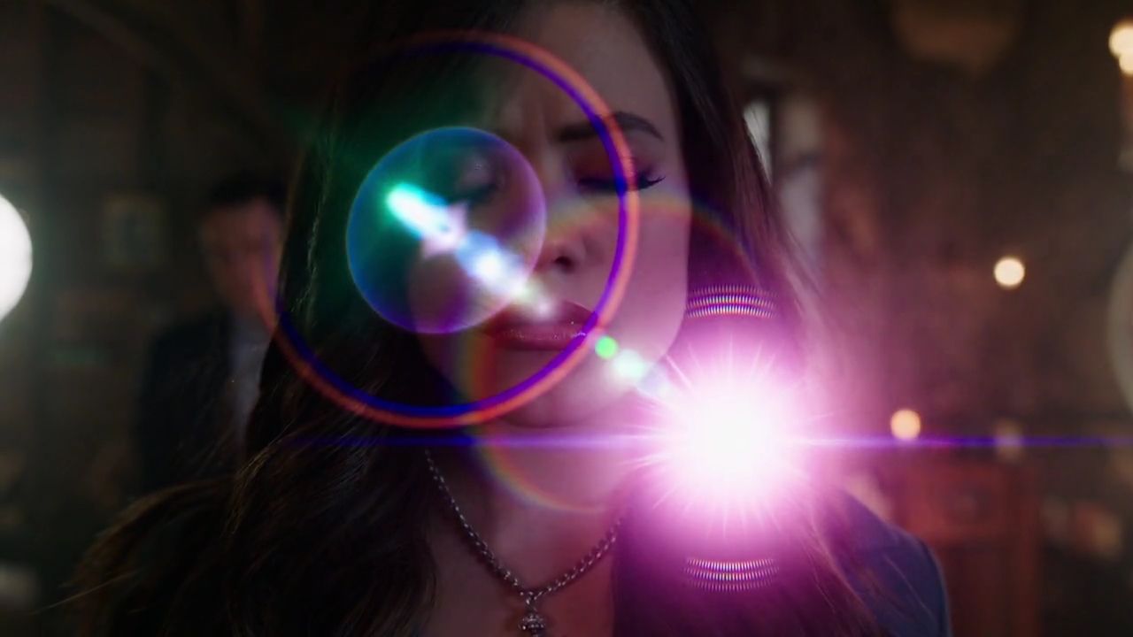 Charmed-Online-dot-nl_Charmed-1x21RedRain00720.jpg