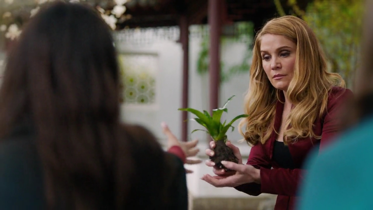 Charmed-Online-dot-nl_Charmed-1x21RedRain01017.jpg