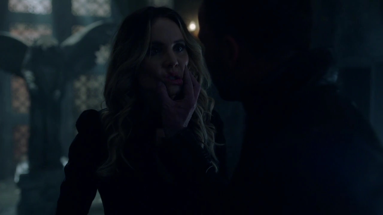 Charmed-Online-dot-nl_Charmed-1x21RedRain01181.jpg