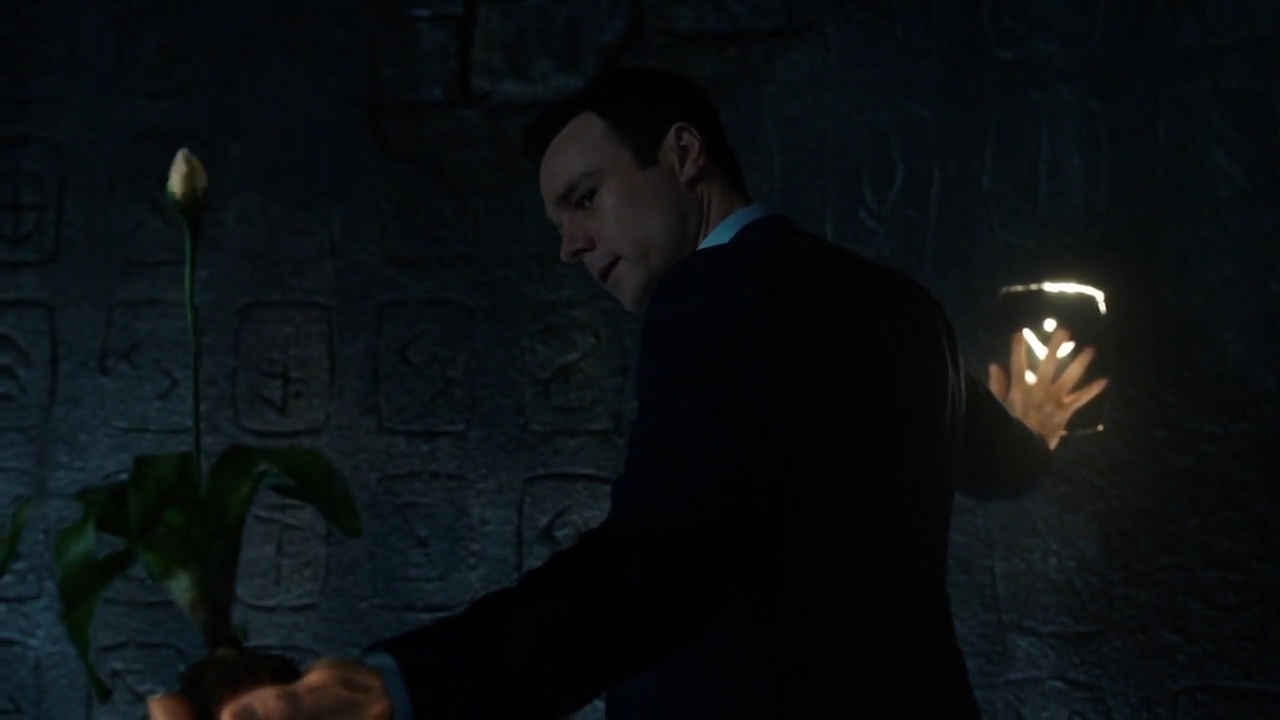 Charmed-Online-dot-nl_Charmed-1x21RedRain01312.jpg