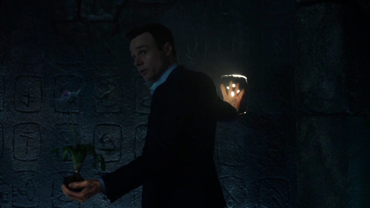 Charmed-Online-dot-nl_Charmed-1x21RedRain01320.jpg