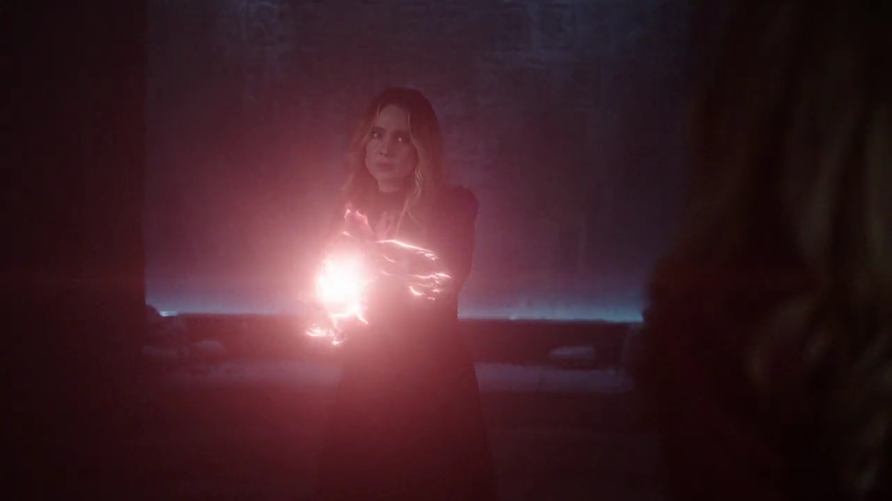 Charmed-Online-dot-nl_Charmed-1x21RedRain01331.jpg