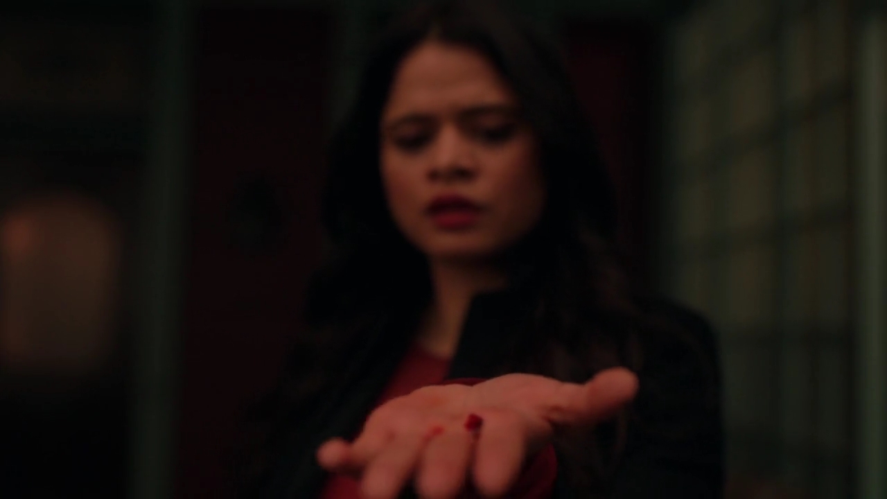 Charmed-Online-dot-nl_Charmed-1x21RedRain01747.jpg
