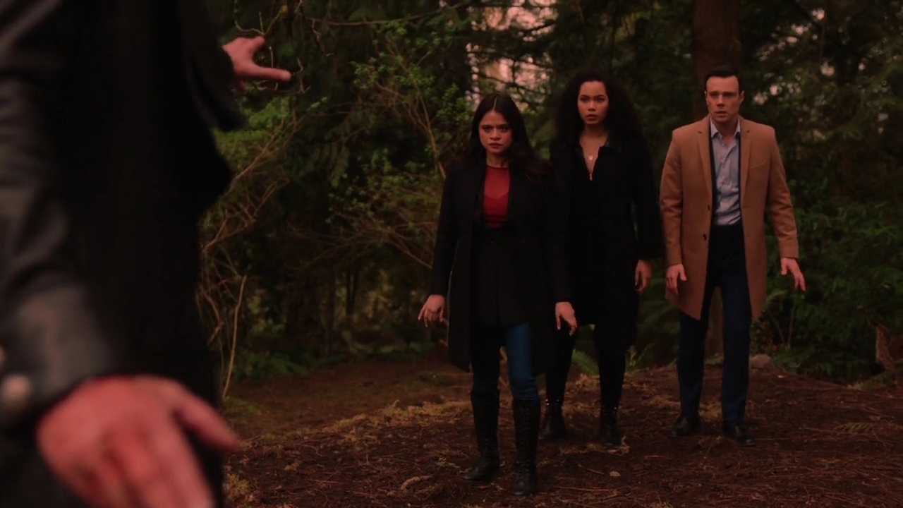 Charmed-Online-dot-nl_Charmed-1x21RedRain01825.jpg