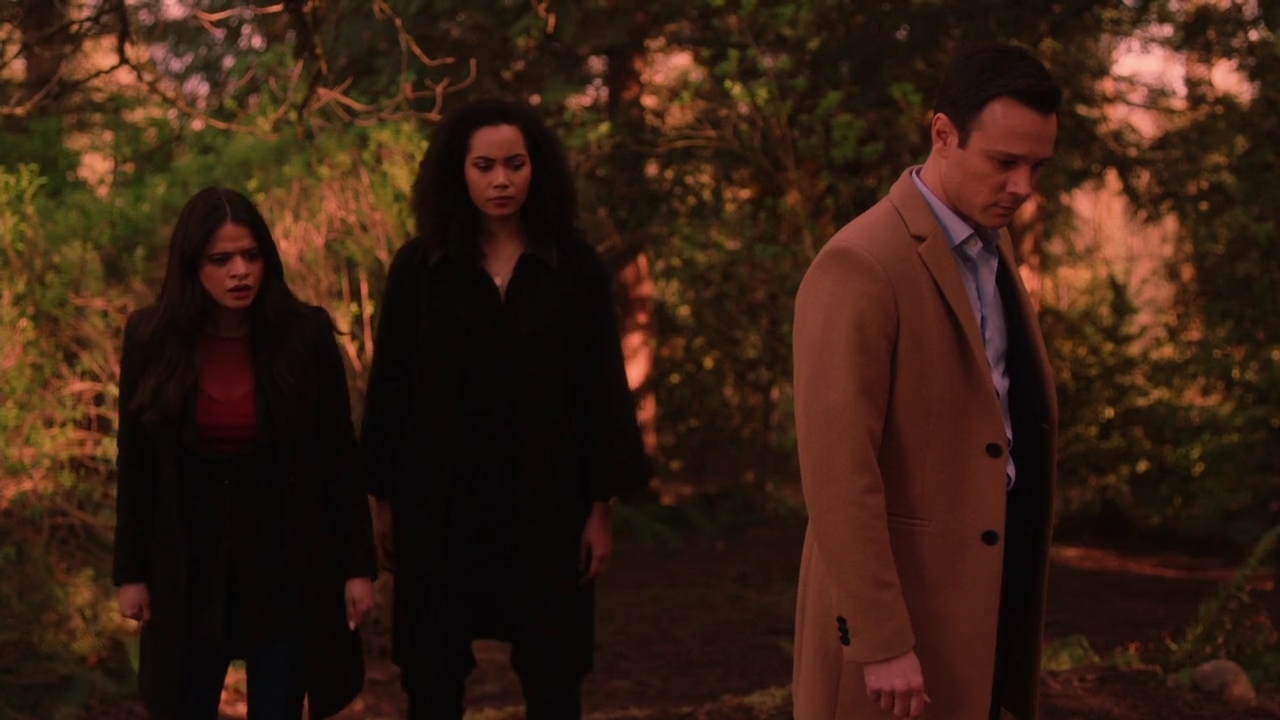 Charmed-Online-dot-nl_Charmed-1x21RedRain01921.jpg