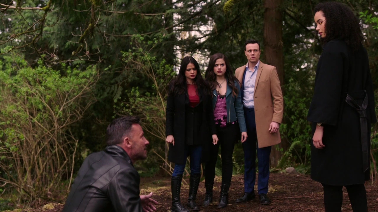 Charmed-Online-dot-nl_Charmed-1x21RedRain02051.jpg