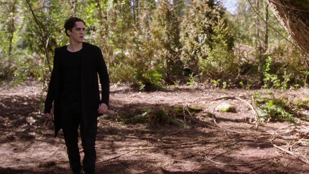 Charmed-Online-dot-nl_Charmed-1x21RedRain02083.jpg