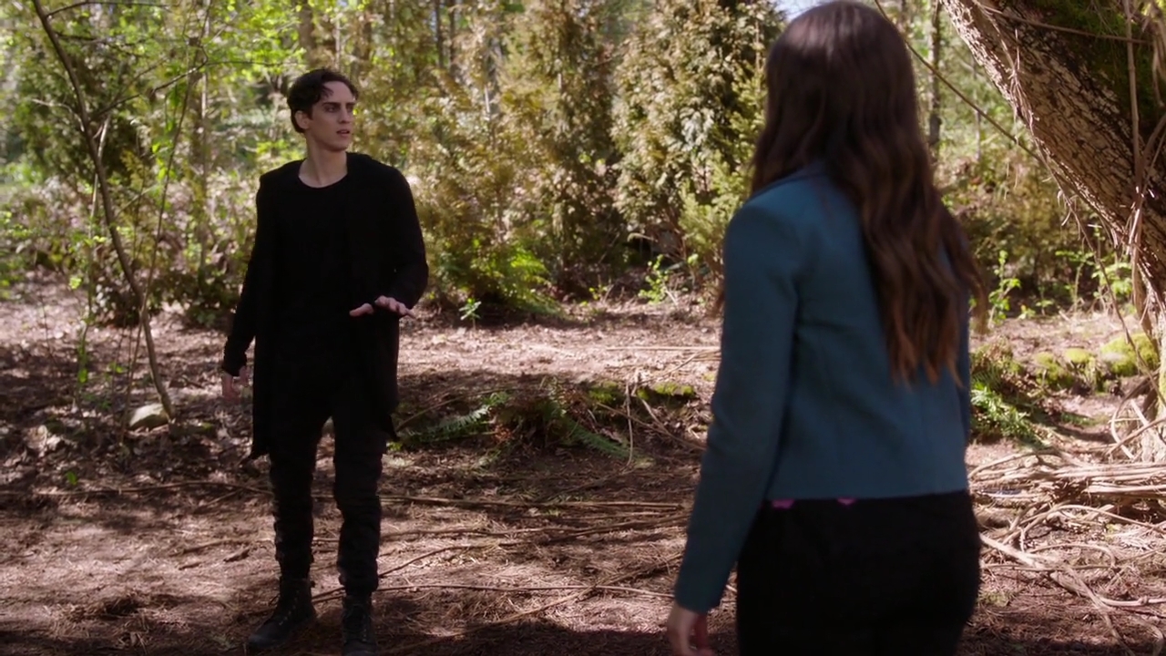 Charmed-Online-dot-nl_Charmed-1x21RedRain02088.jpg