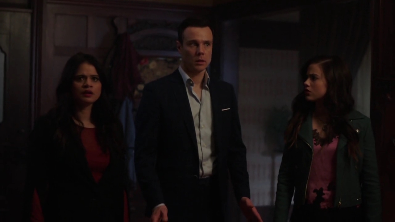 Charmed-Online-dot-nl_Charmed-1x21RedRain02125.jpg