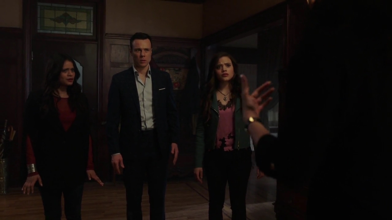 Charmed-Online-dot-nl_Charmed-1x21RedRain02135.jpg