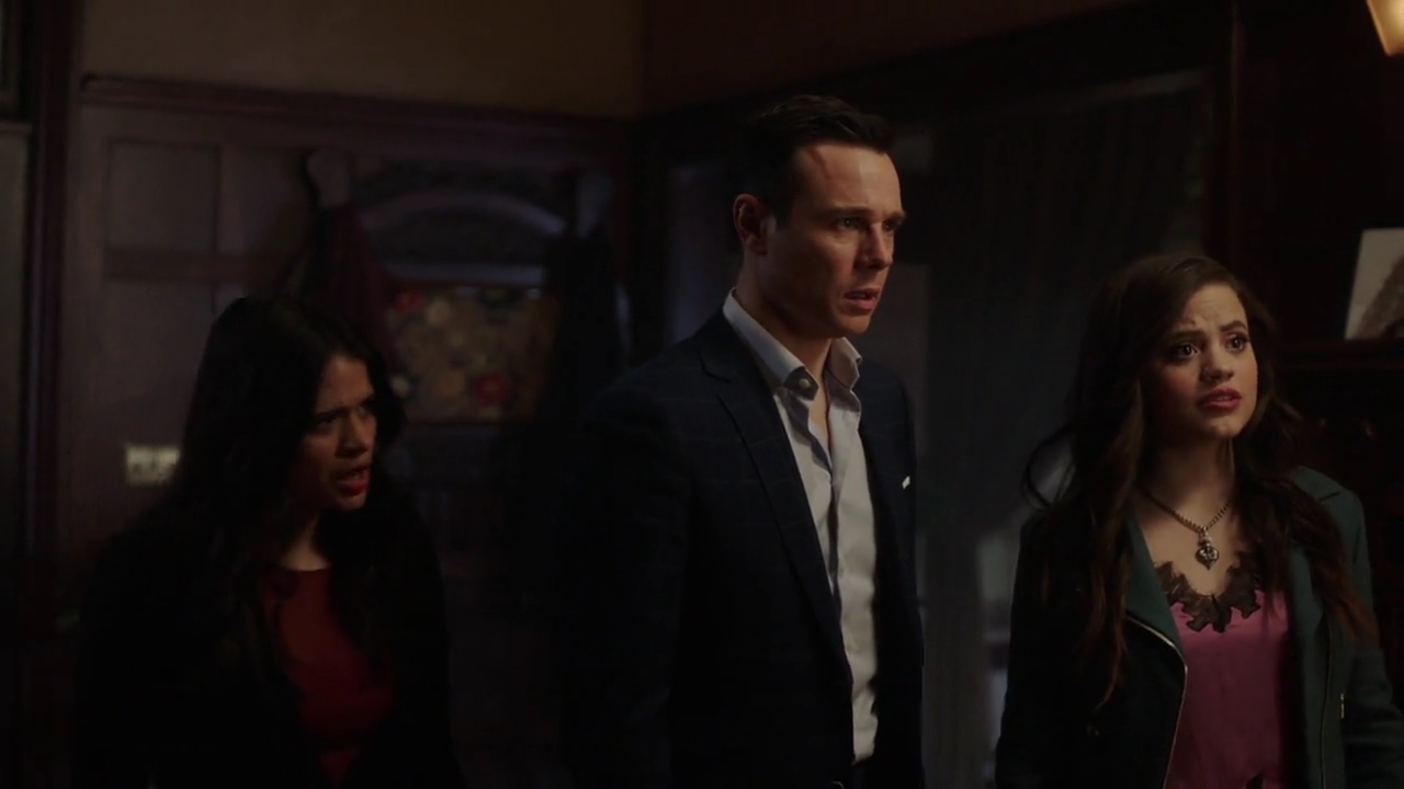 Charmed-Online-dot-nl_Charmed-1x21RedRain02146.jpg