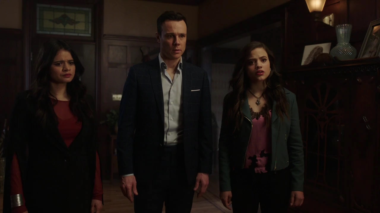 Charmed-Online-dot-nl_Charmed-1x21RedRain02155.jpg