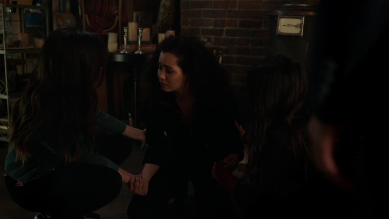 Charmed-Online-dot-nl_Charmed-1x22TheSourceAwakens01882.jpg