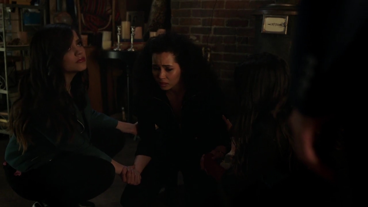 Charmed-Online-dot-nl_Charmed-1x22TheSourceAwakens01883.jpg