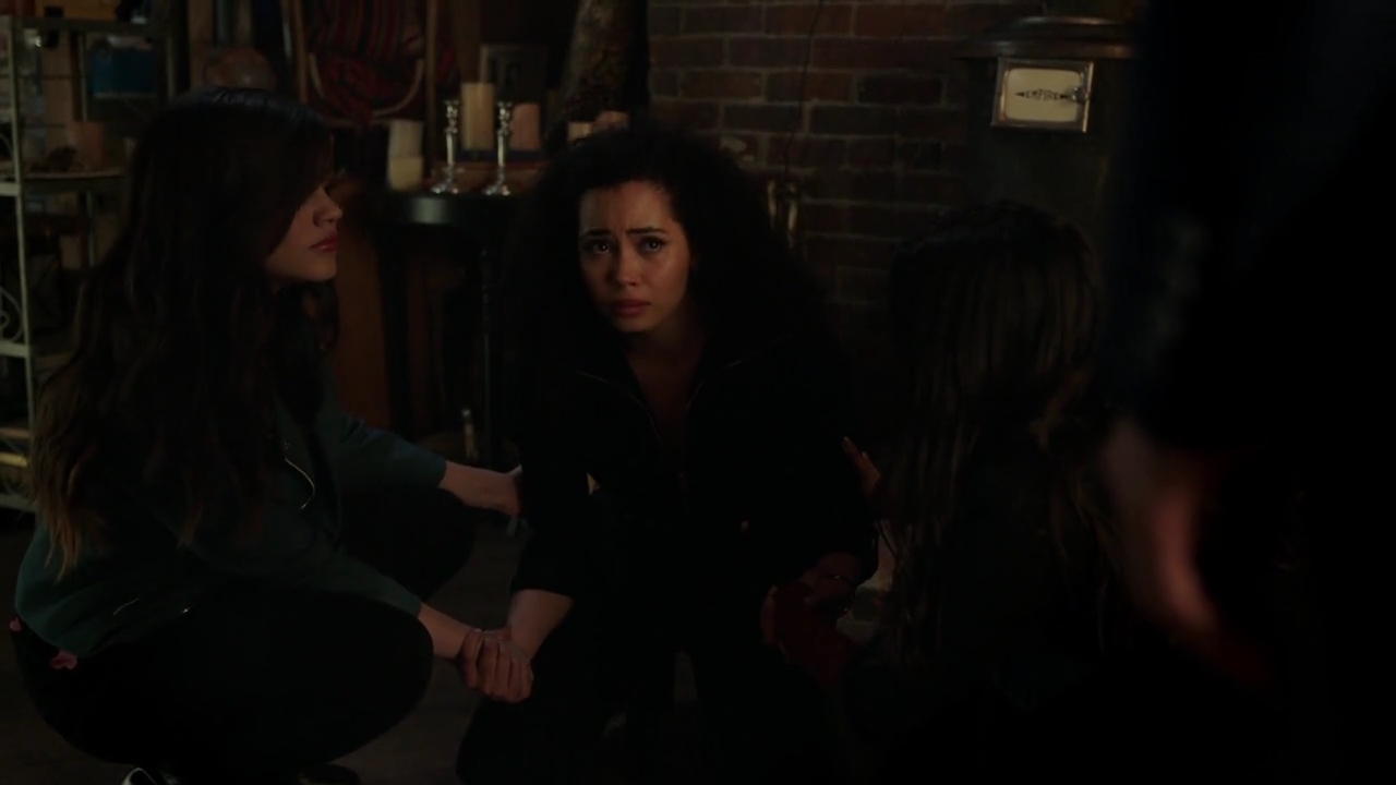 Charmed-Online-dot-nl_Charmed-1x22TheSourceAwakens01884.jpg