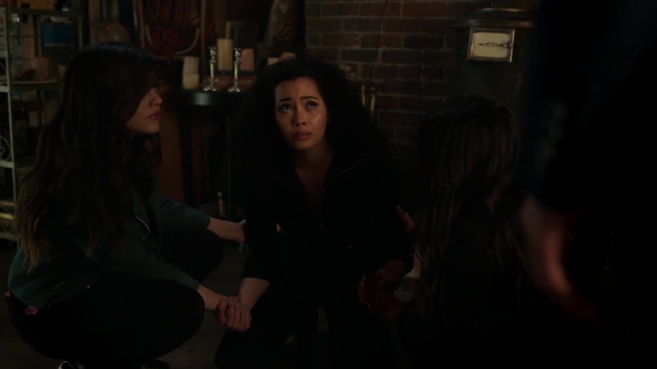 Charmed-Online-dot-nl_Charmed-1x22TheSourceAwakens01885.jpg