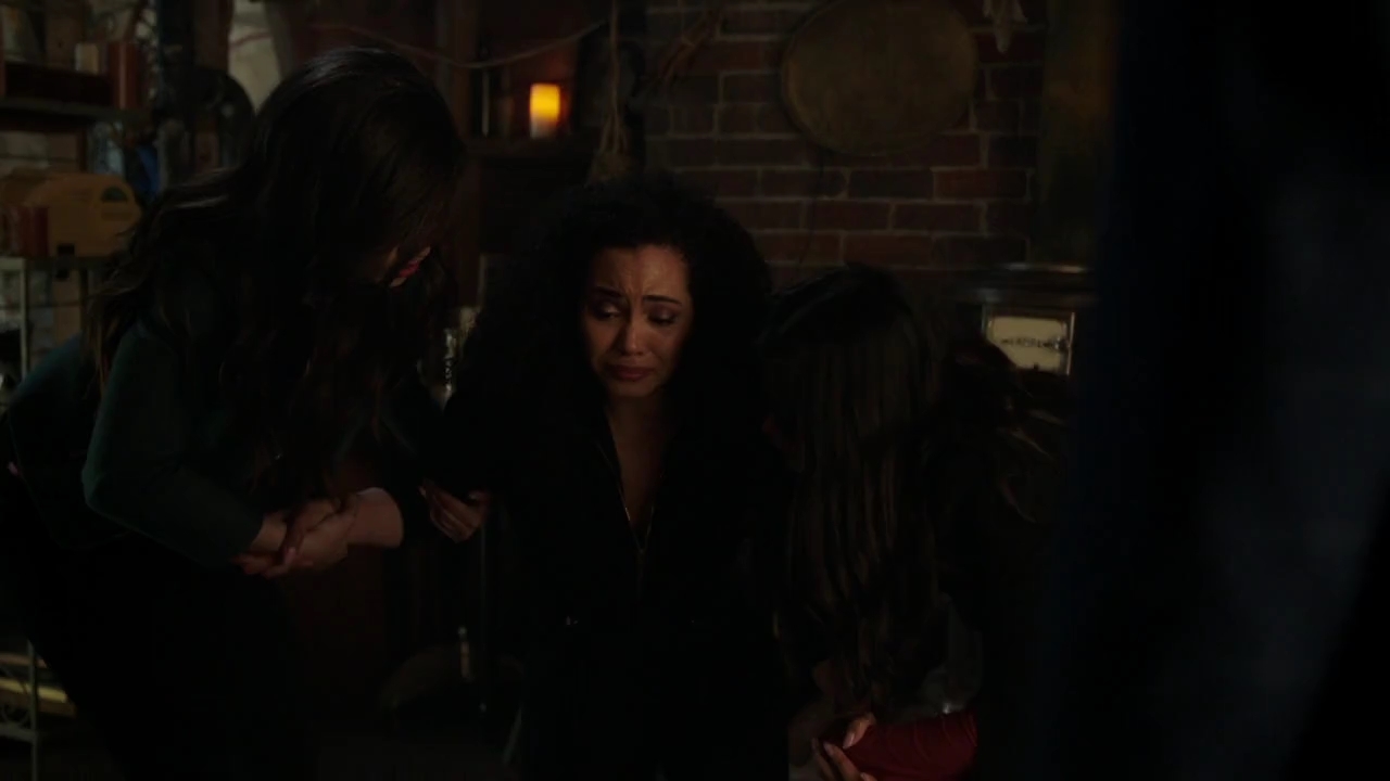 Charmed-Online-dot-nl_Charmed-1x22TheSourceAwakens01891.jpg