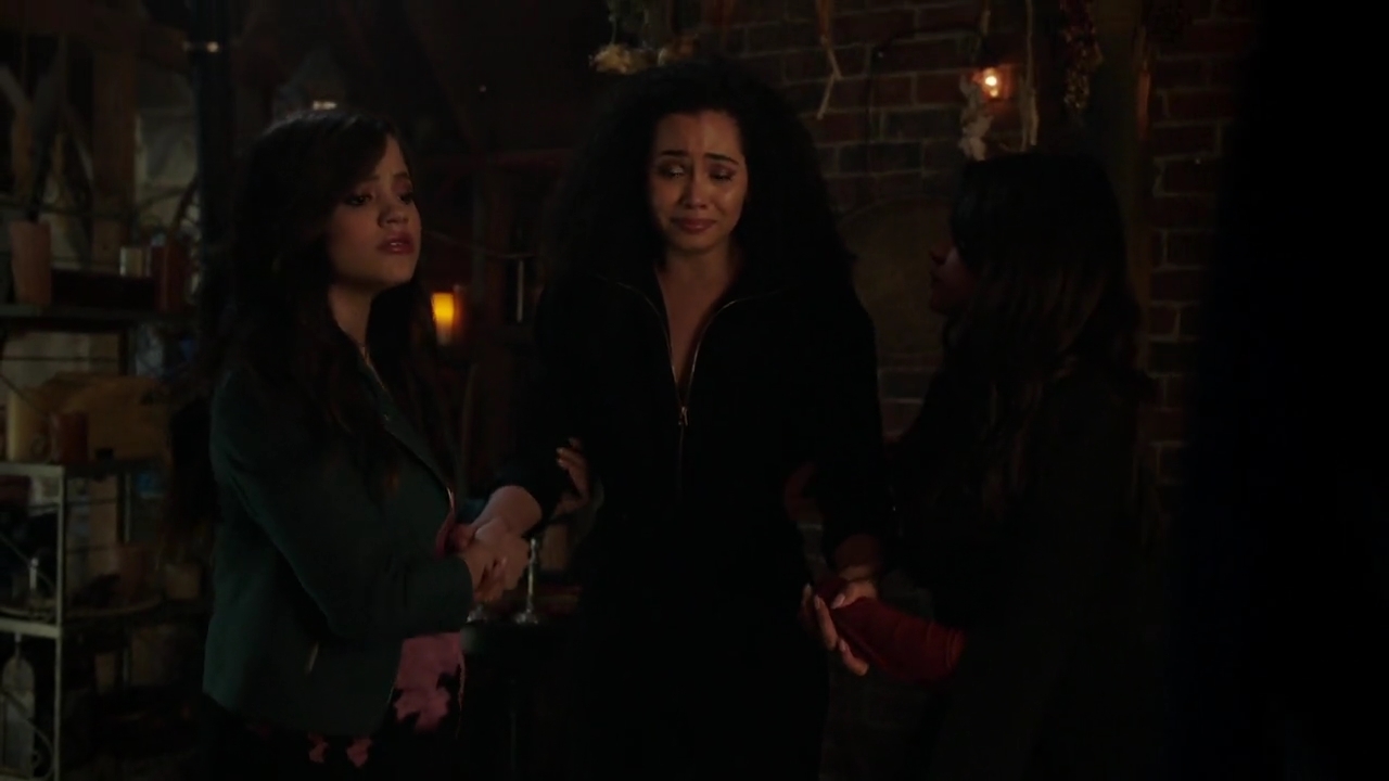 Charmed-Online-dot-nl_Charmed-1x22TheSourceAwakens01893.jpg