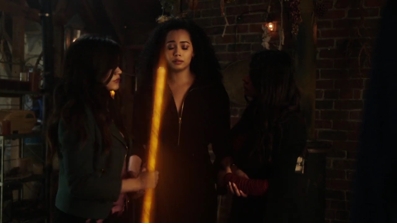 Charmed-Online-dot-nl_Charmed-1x22TheSourceAwakens01896.jpg