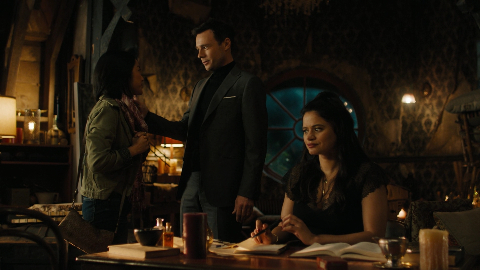 Charmed-Online-dot-nl_Charmed2x01-SafeSpace00413.jpg