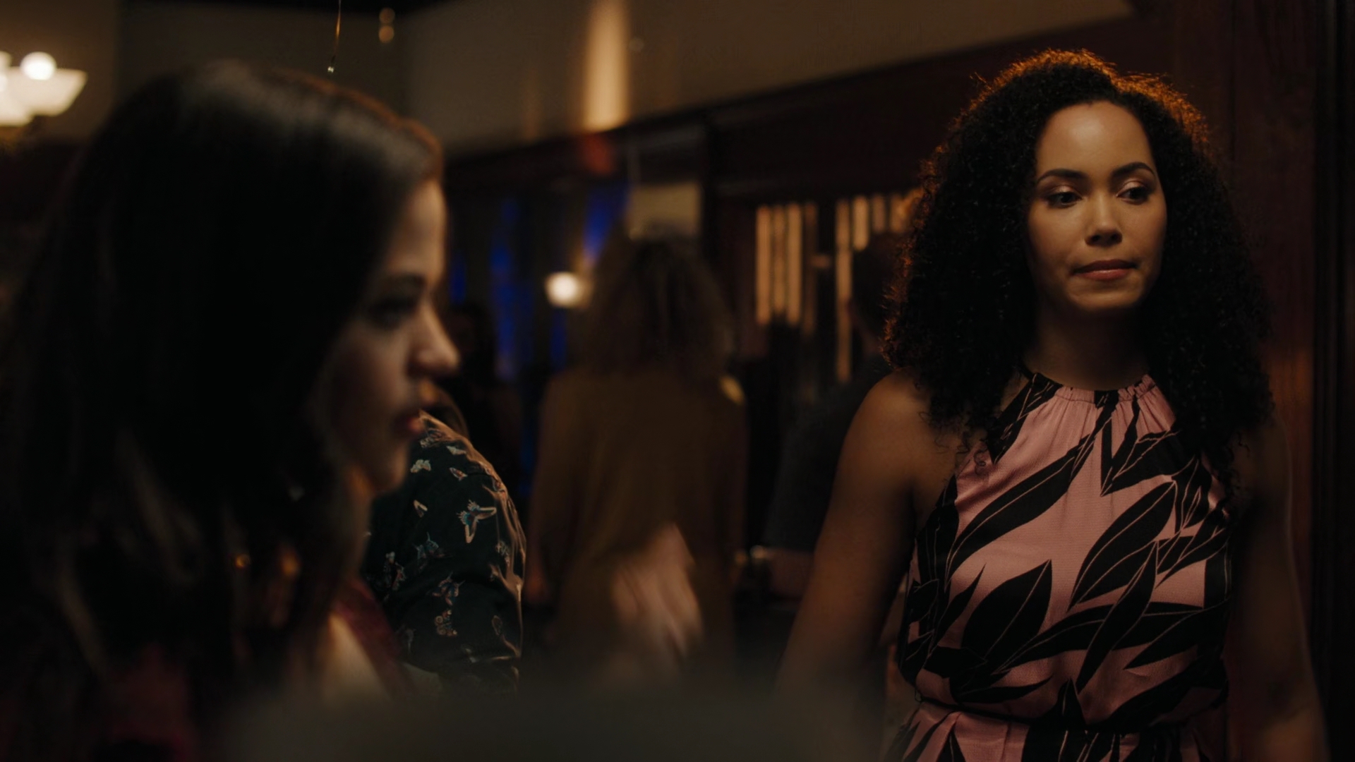 Charmed-Online-dot-nl_Charmed2x01-SafeSpace00440.jpg