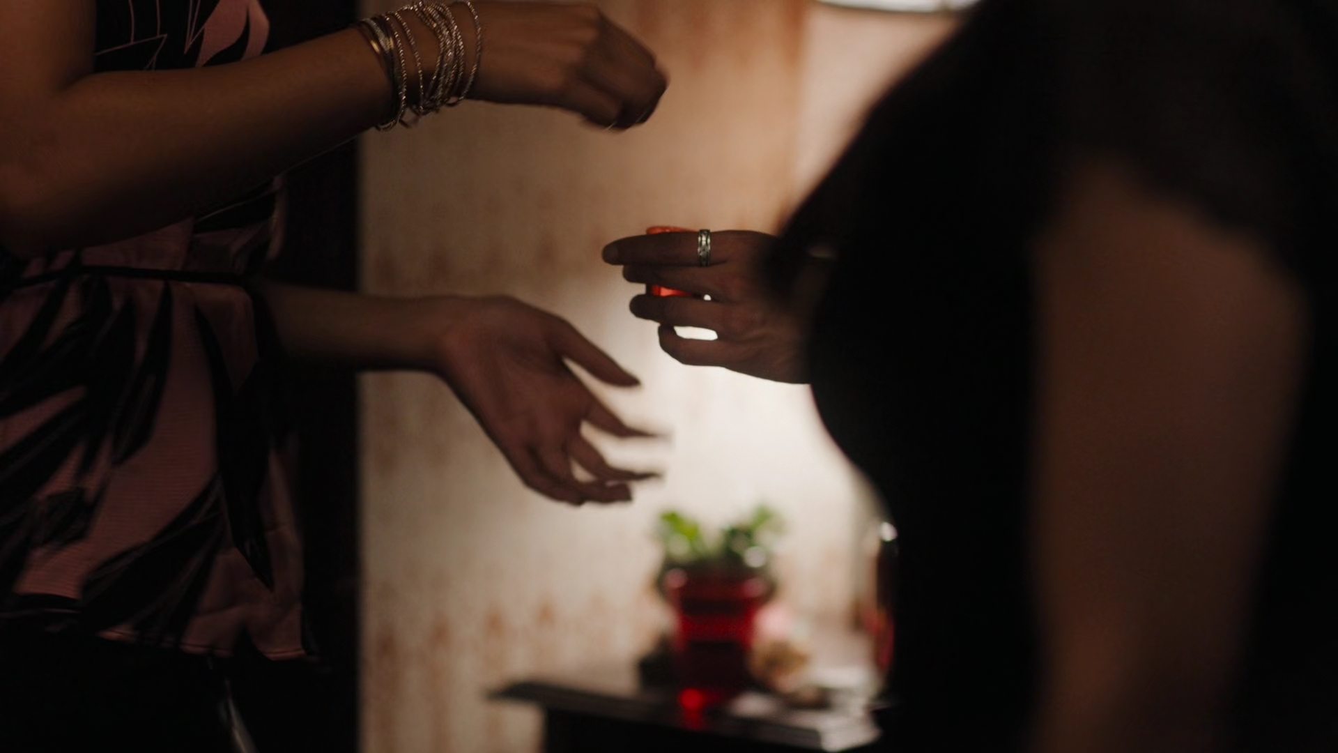 Charmed-Online-dot-nl_Charmed2x01-SafeSpace00466.jpg
