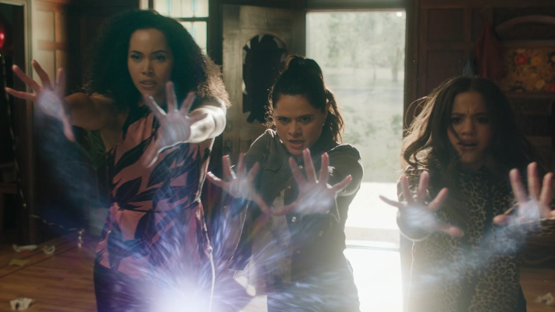 Charmed-Online-dot-nl_Charmed2x01-SafeSpace00644.jpg