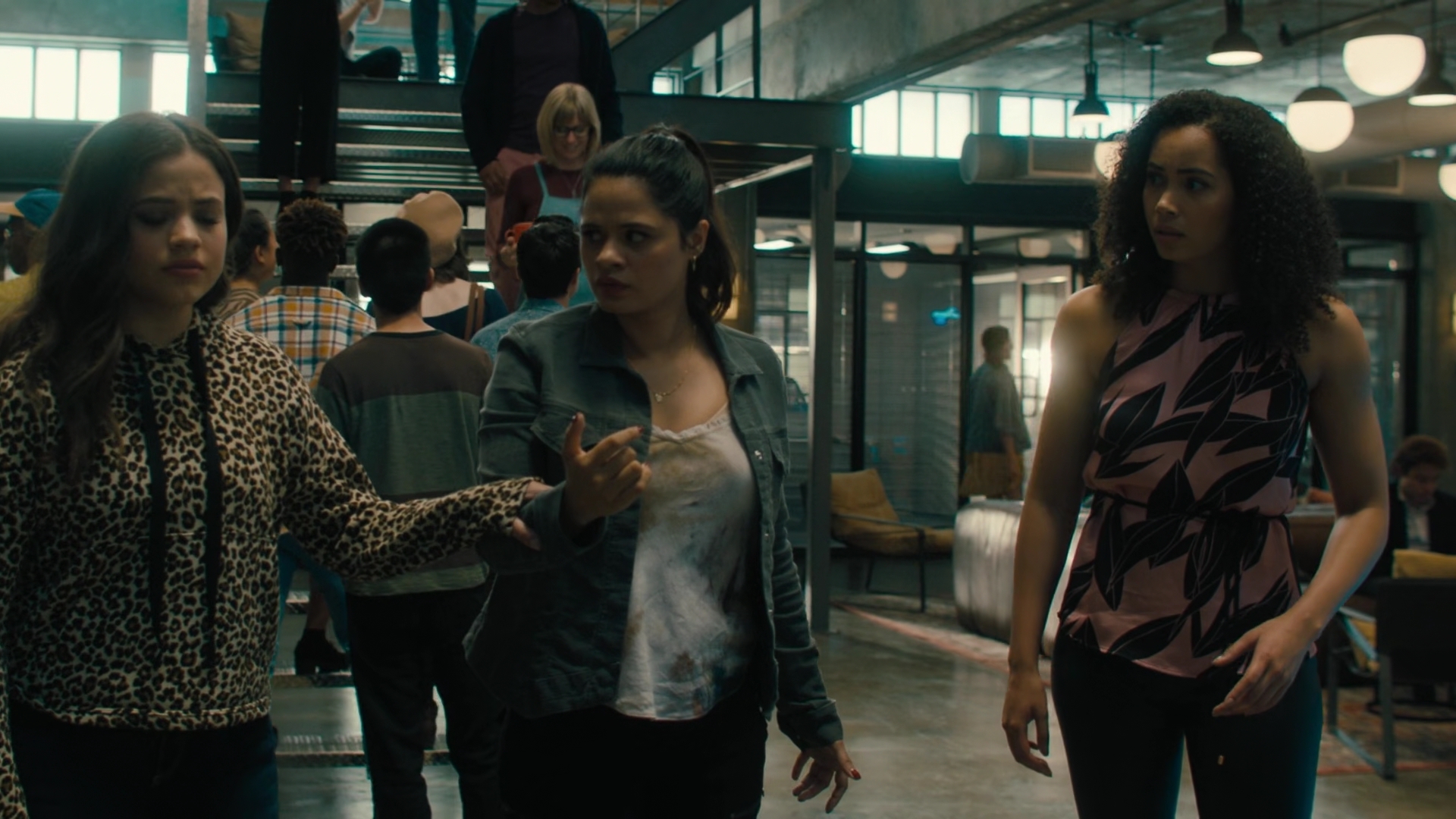 Charmed-Online-dot-nl_Charmed2x01-SafeSpace01106.jpg