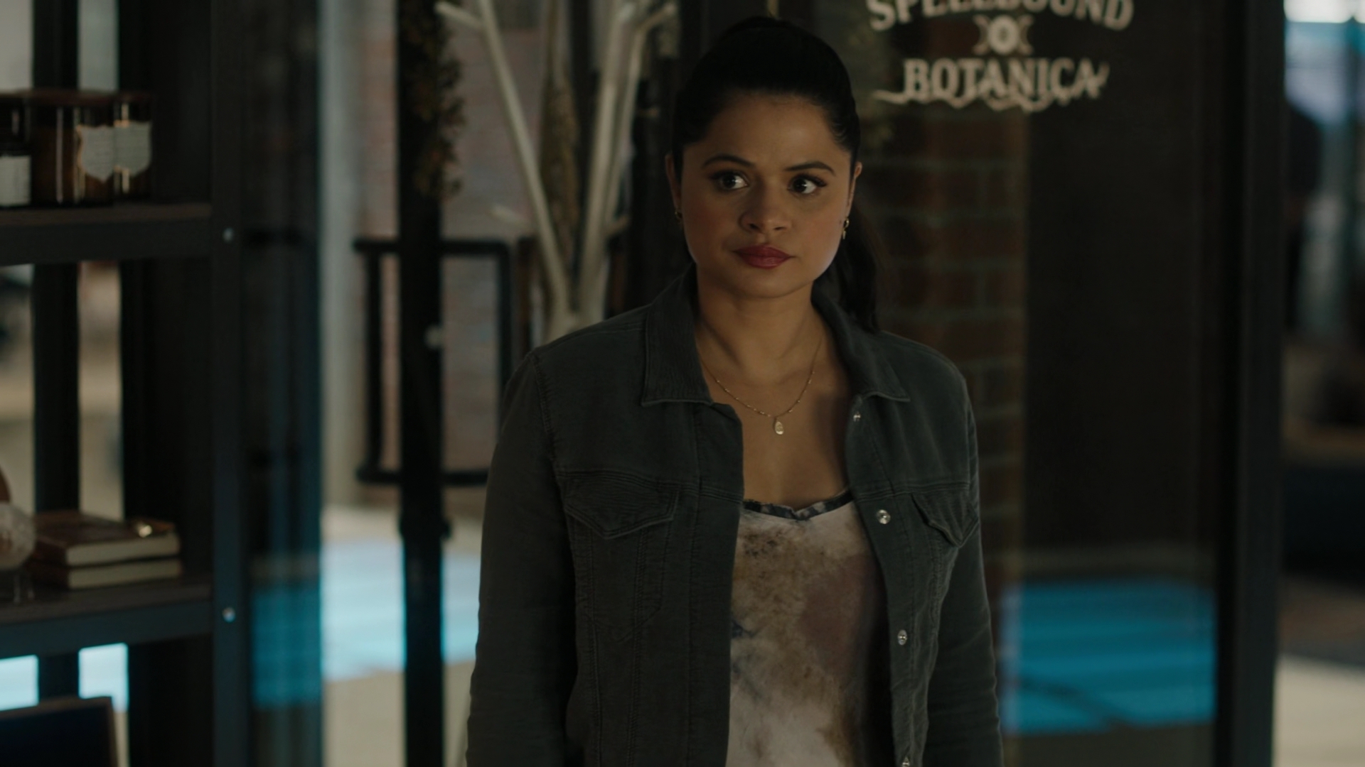 Charmed-Online-dot-nl_Charmed2x01-SafeSpace01228.jpg
