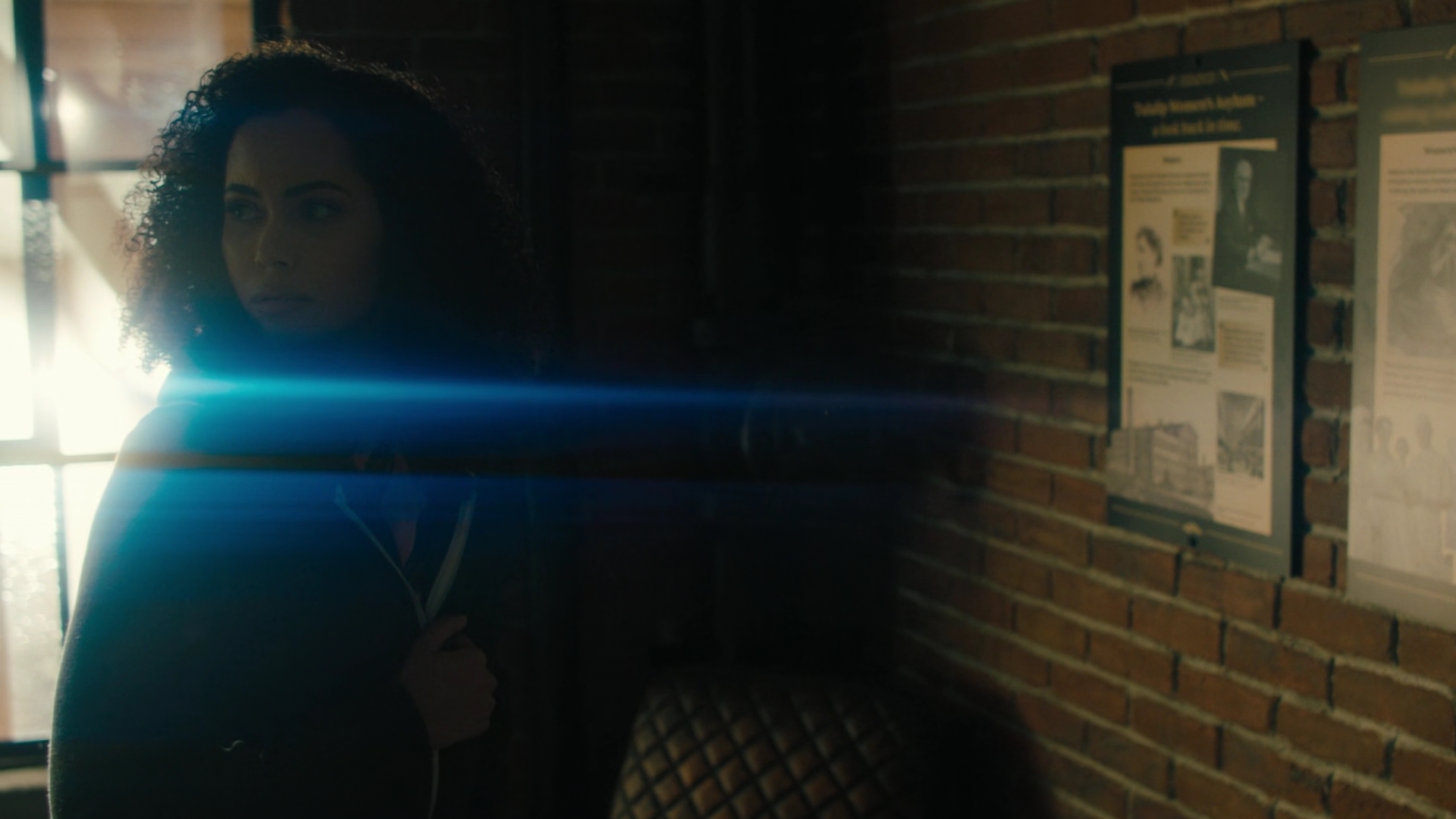 Charmed-Online-dot-nl_Charmed2x01-SafeSpace01305.jpg