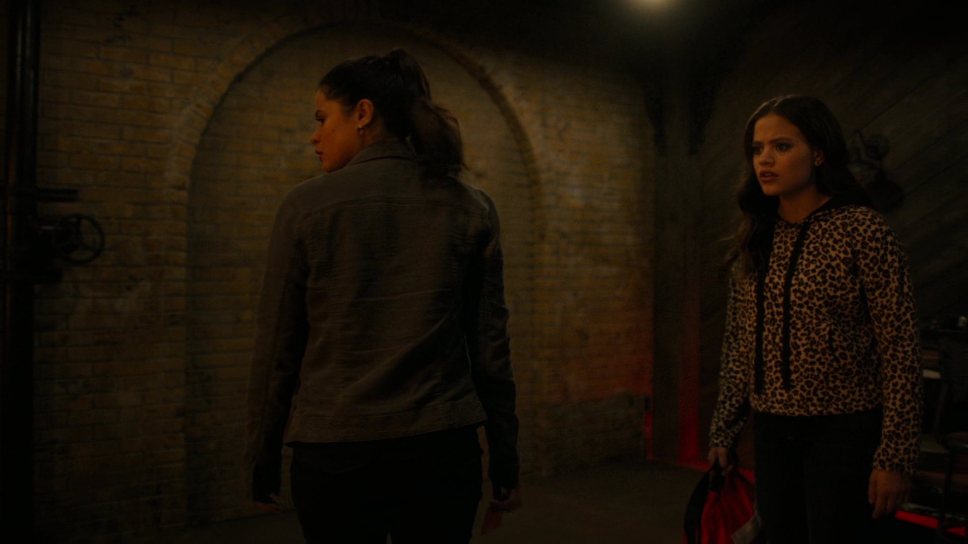 Charmed-Online-dot-nl_Charmed2x01-SafeSpace01479.jpg