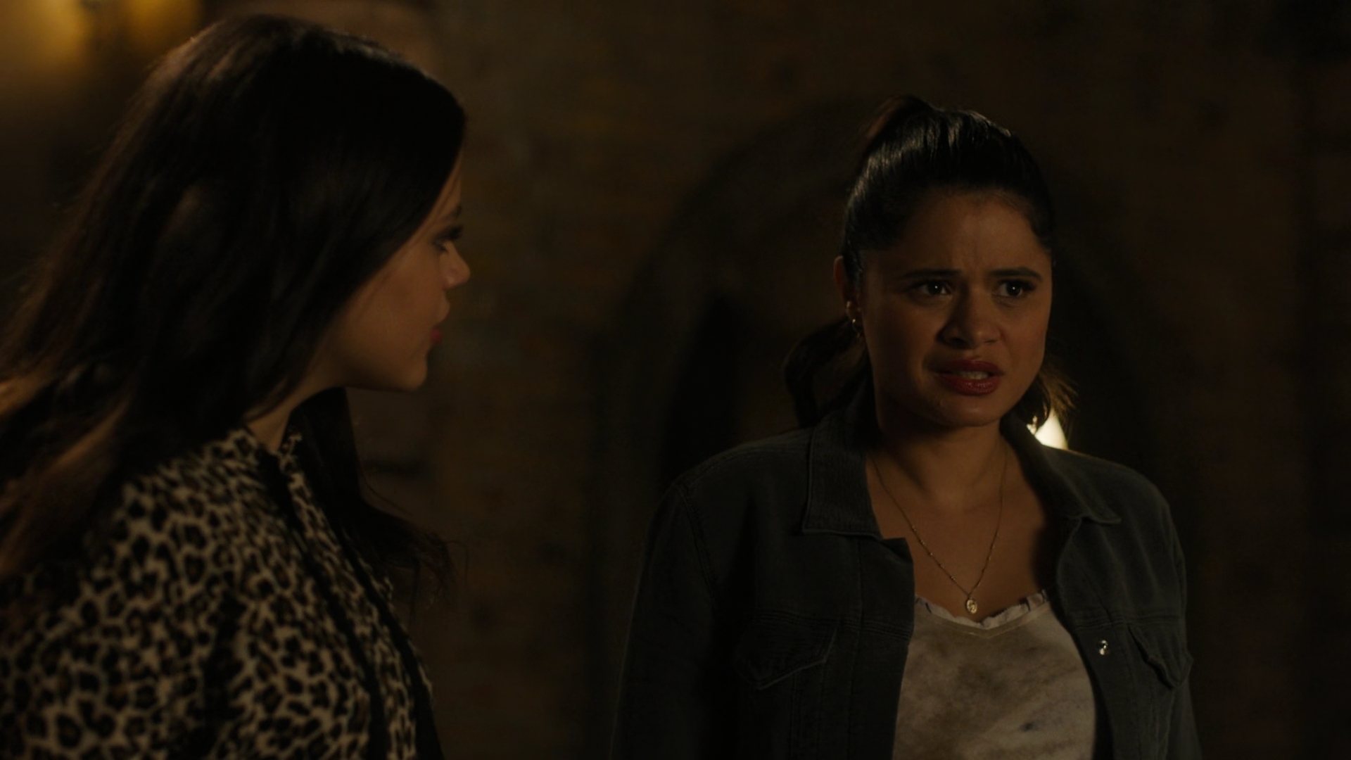Charmed-Online-dot-nl_Charmed2x01-SafeSpace01628.jpg