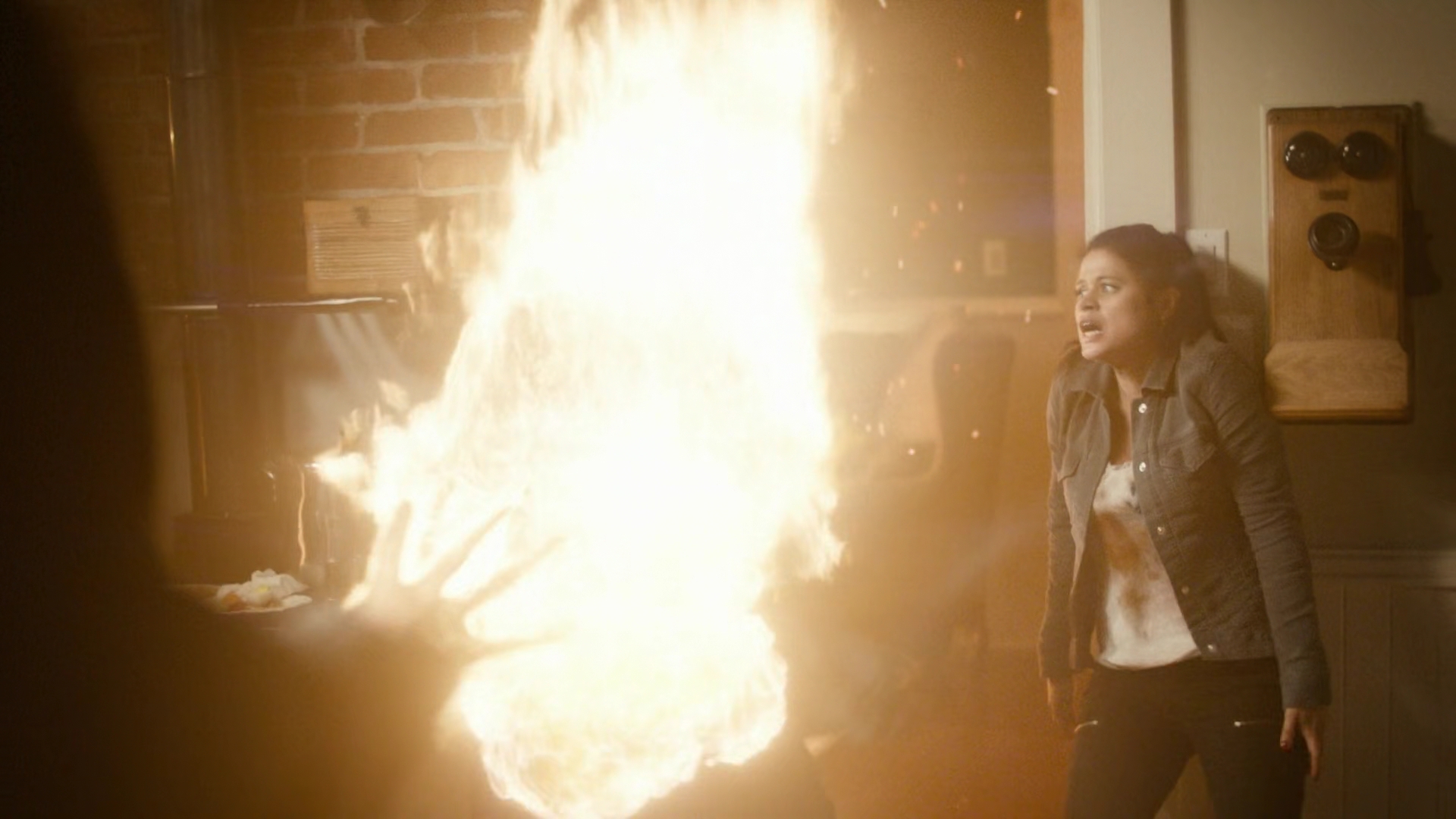 Charmed-Online-dot-nl_Charmed2x01-SafeSpace01846.jpg