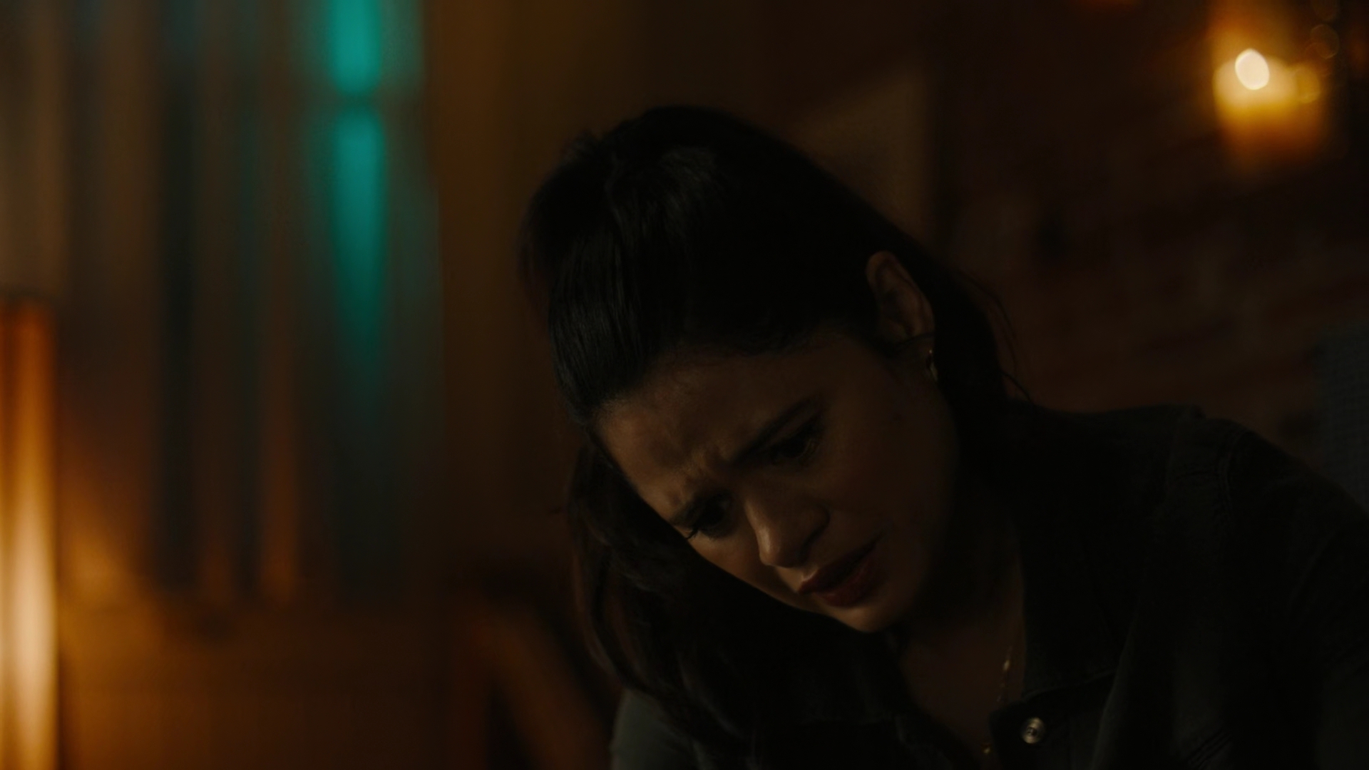 Charmed-Online-dot-nl_Charmed2x01-SafeSpace01900.jpg