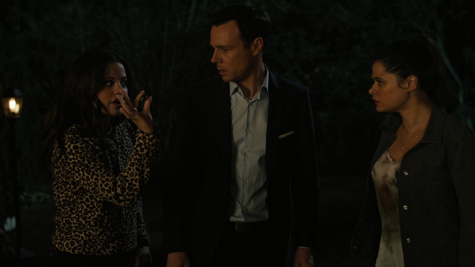 Charmed-Online-dot-nl_Charmed2x01-SafeSpace02018.jpg