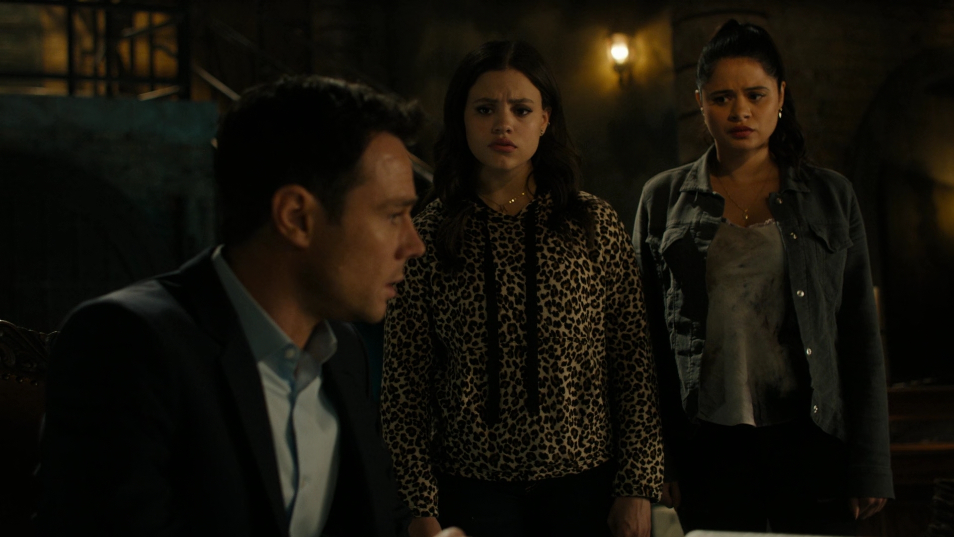 Charmed-Online-dot-nl_Charmed2x01-SafeSpace02141.jpg