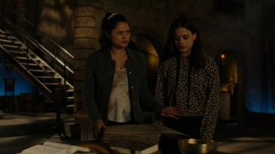 Charmed-Online-dot-nl_Charmed2x01-SafeSpace01597.jpg