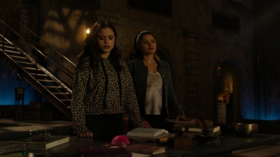 Charmed-Online-dot-nl_Charmed2x01-SafeSpace01610.jpg