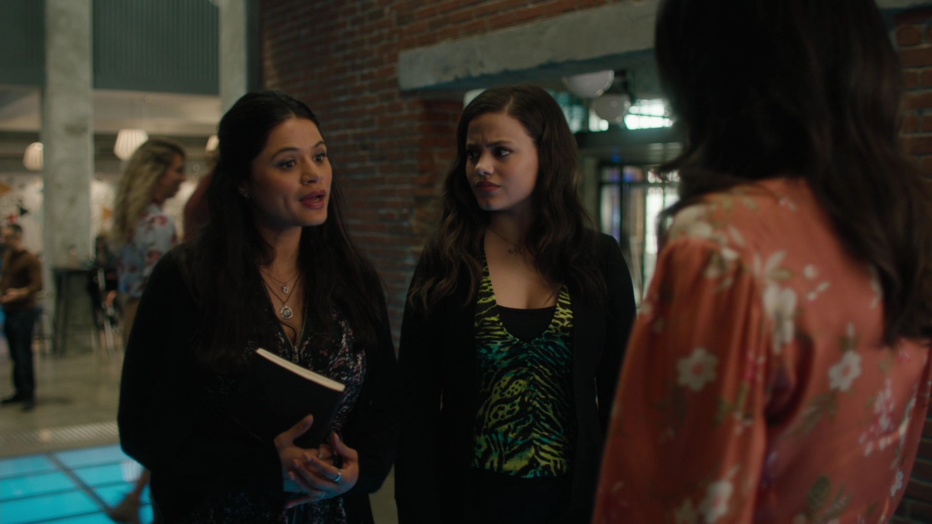 Charmed-Online-dot-nl_2x05TheTruthAboutCatsAndDogs00297.jpg