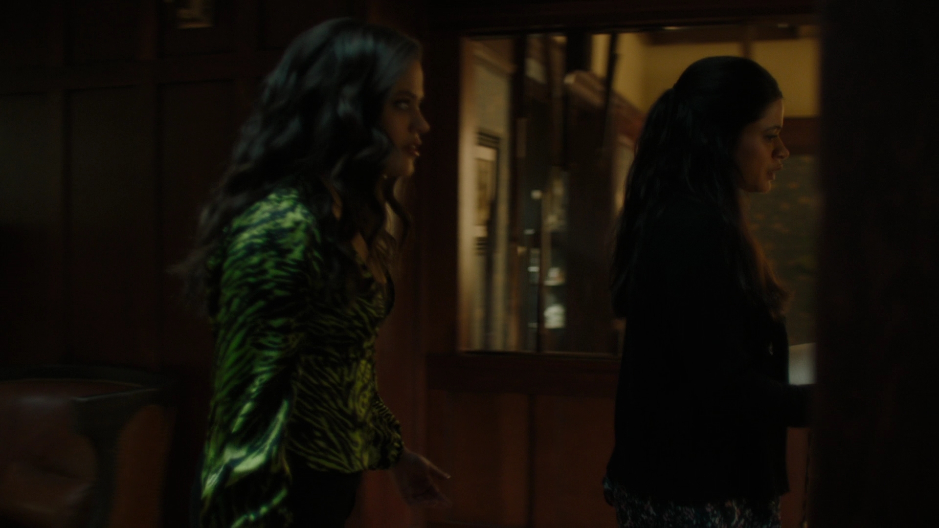 Charmed-Online-dot-nl_2x05TheTruthAboutCatsAndDogs00339.jpg